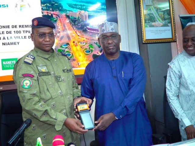 PVI : Cérémonie officielle de remise de 100 Terminaux de Paiement Électroniques (TPE) à la Ville de Niamey