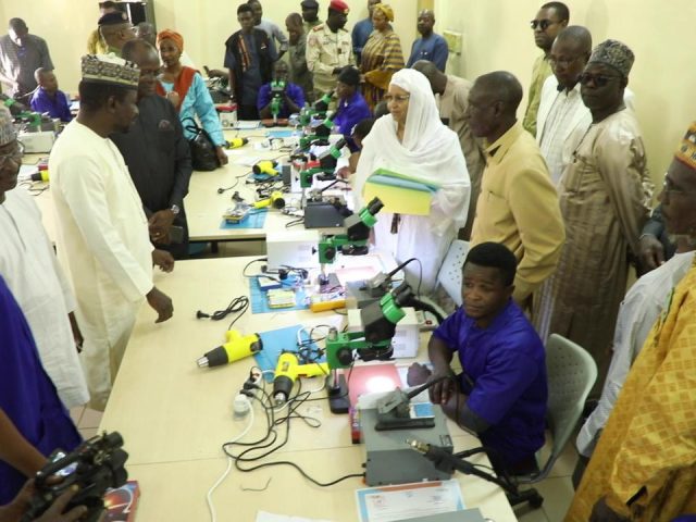 PVI : Fin de la formation en maintenance avancée des smartphones et autonomisation des jeunes professionnels